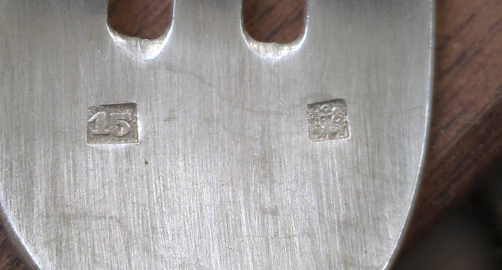 Set of 6 silver-plated oyster forks with floral decoration