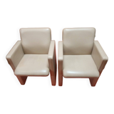 SUPERB PAIR OF POLTRONA FRAU LEATHER ARMCHAIRS MODEL THF CREAM COLOR