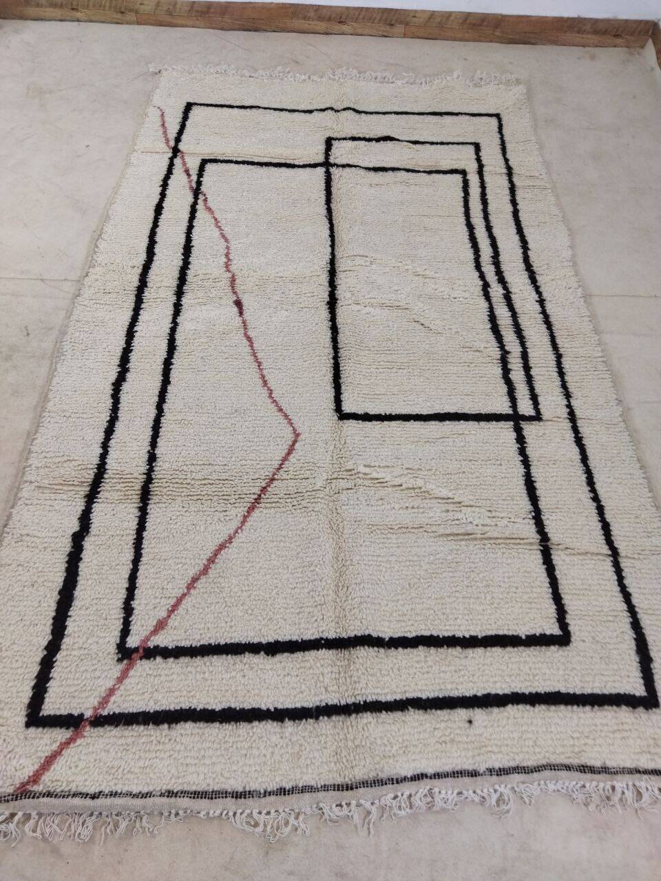 Handmade moroccan berber rug 260 x 150 cm