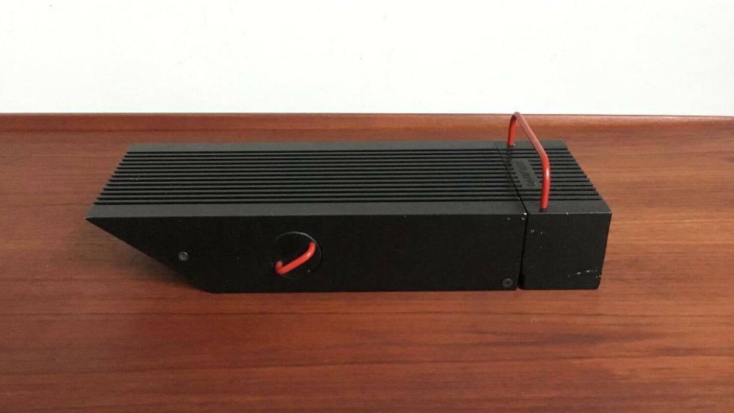 Vintage Italian wall lamp model Zagar by Silvio Carpani for Stilnovo, 1970s.