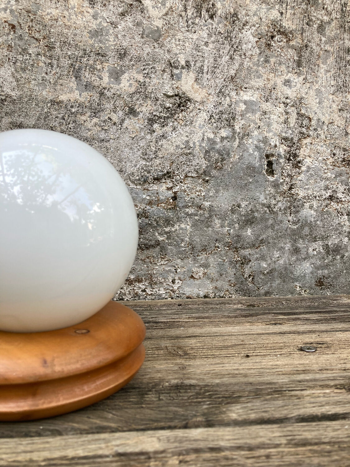 Lamp wood base turned opaline