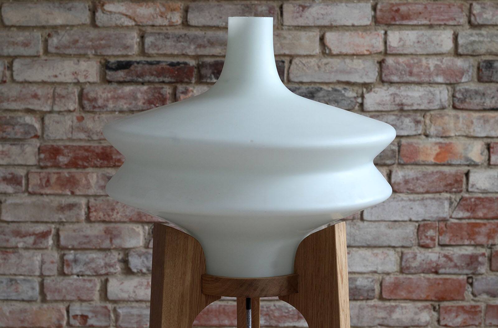 Space Age floor lamp in white glass and wood, 1960s