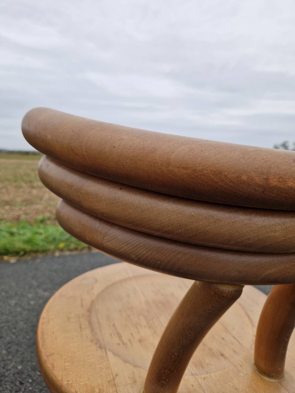 Set of 4 solid organic chairs