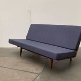 Mid-century minimalist teak canapé by Orla Mølgaard Nielsen for France & Søn / France & Daverkosen.