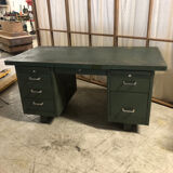 Strafor green industrial desk