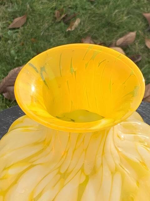 Vase en verre de clichy jaune et blanc, vintage