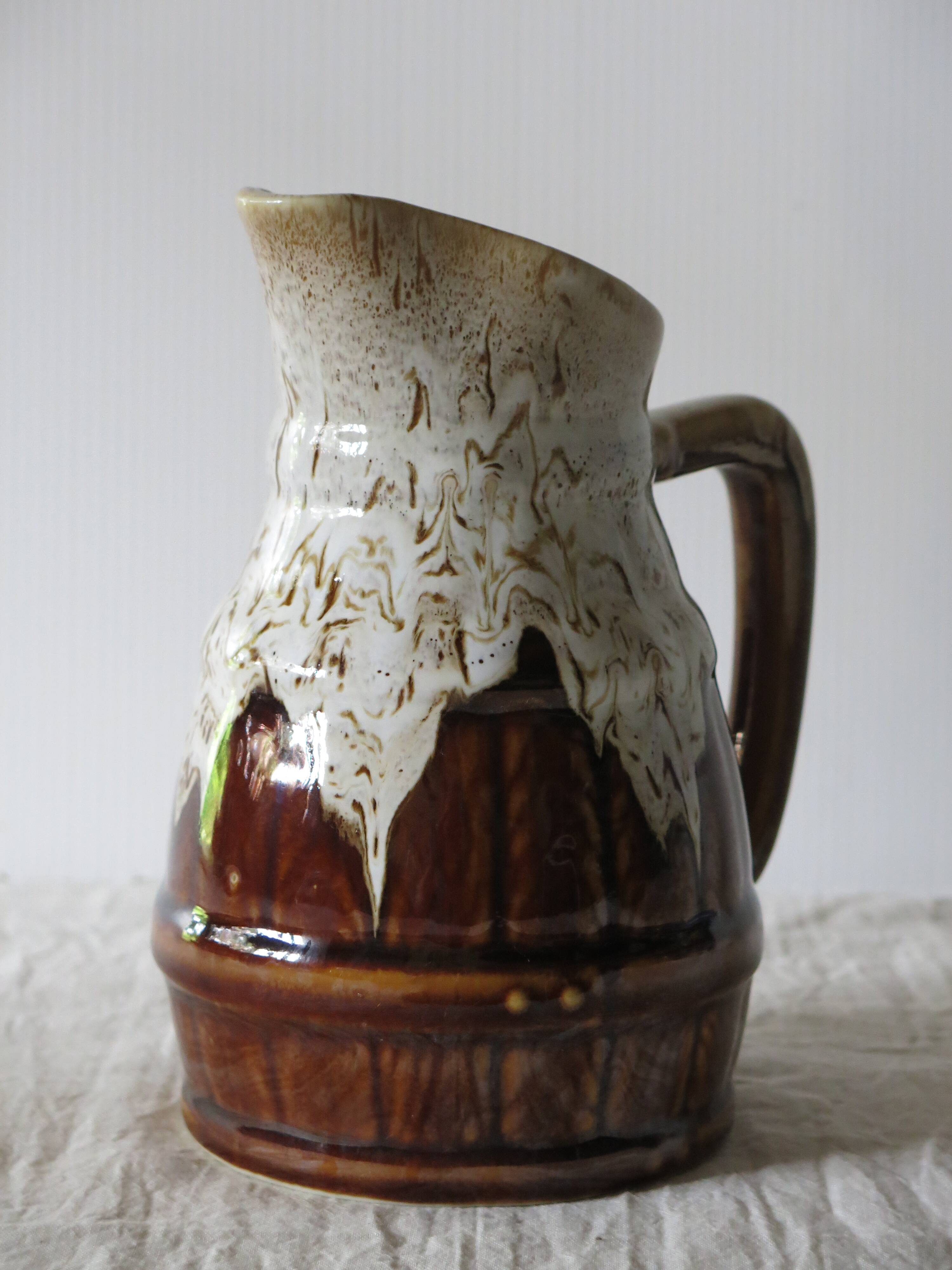 Très joli pichet à vin en très bon état