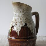 Very pretty wine pitcher in very good condition