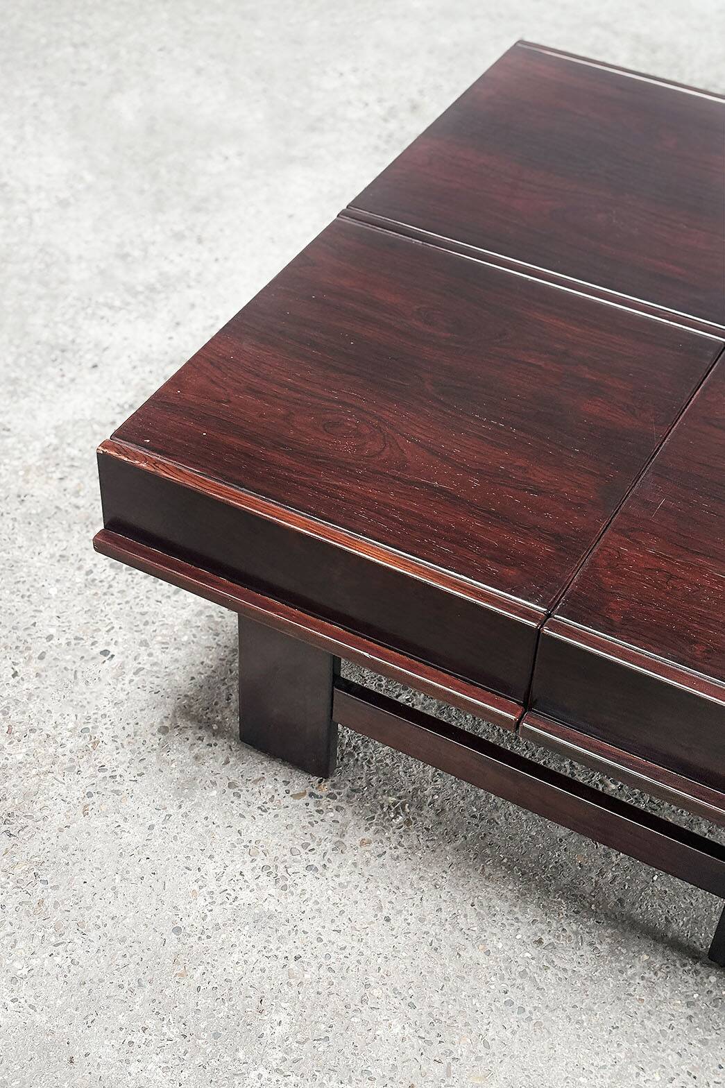 Table basse carrée en noyer avec rangement par Giovanni Michelucci, Italie 1960