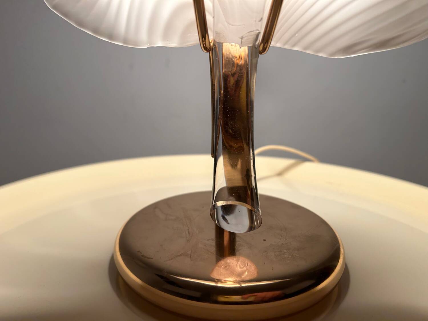 Vintage Hollywood Regency table lamp glass leaf