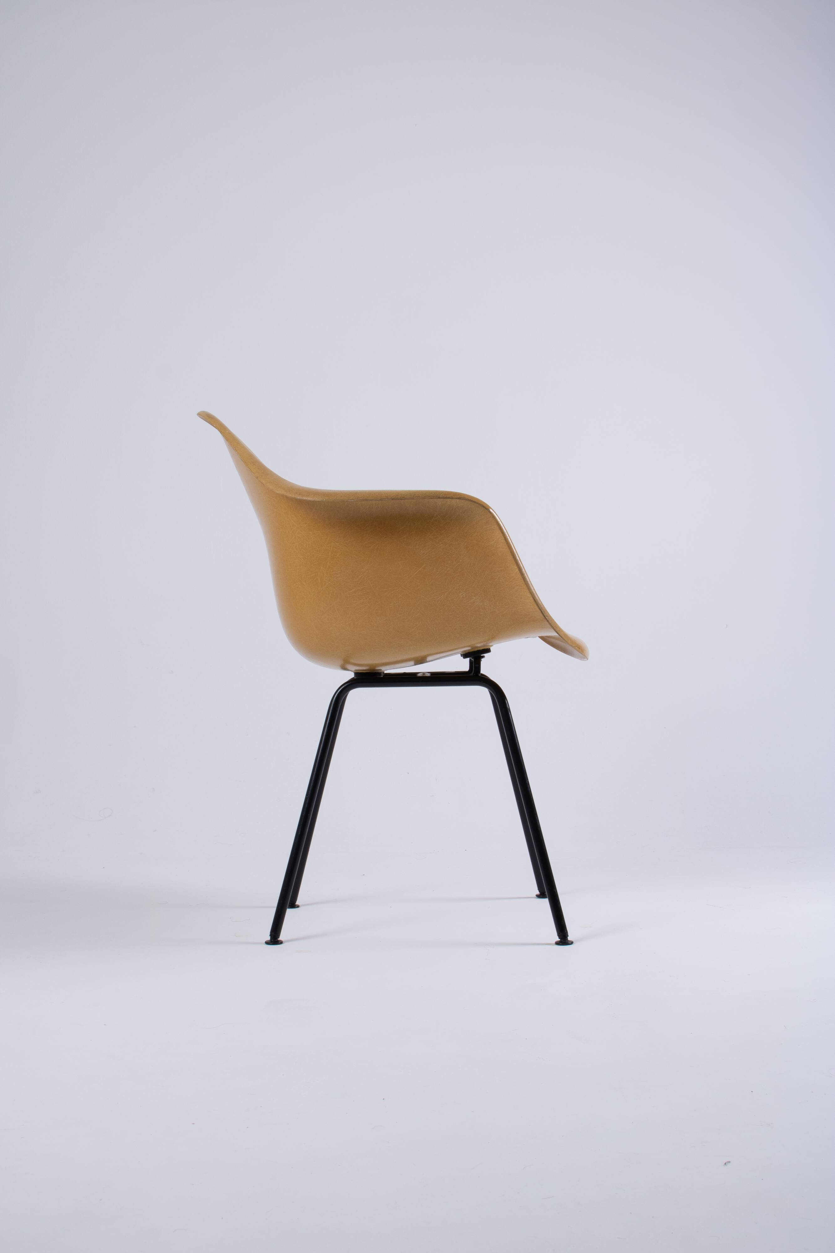 DAX Eames in fibreglass – Light Ochre – Herman Miller / Vitra – circa 19