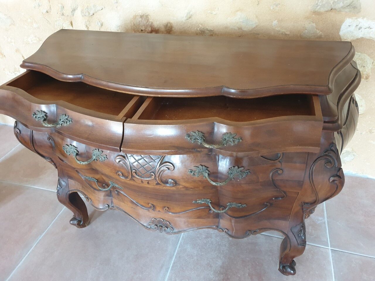 Louis XV-style commodity