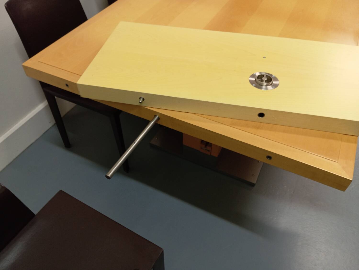 Large Chi Wing Lo designer table for Giorgetti Italy