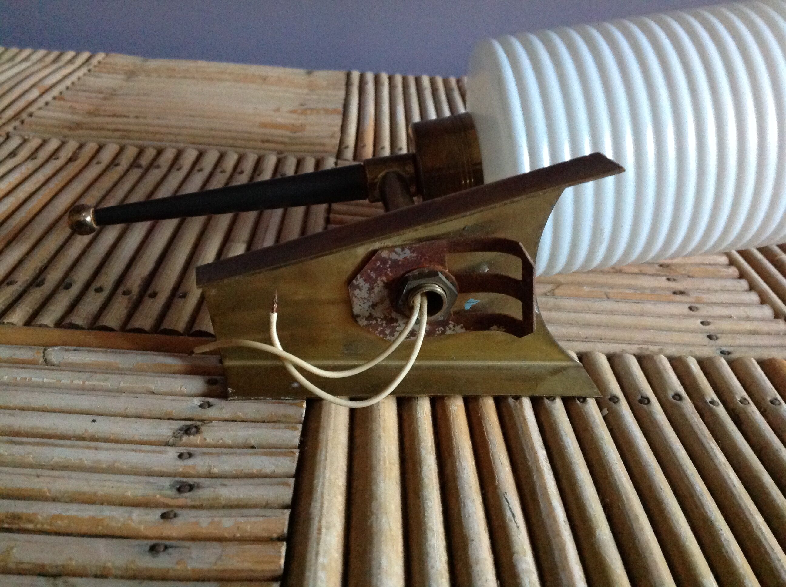 Wall light opaline and brass