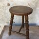 Tabouret de ferme tripode en bois tourné