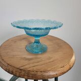 Assiette sur piedouche en verre bleu