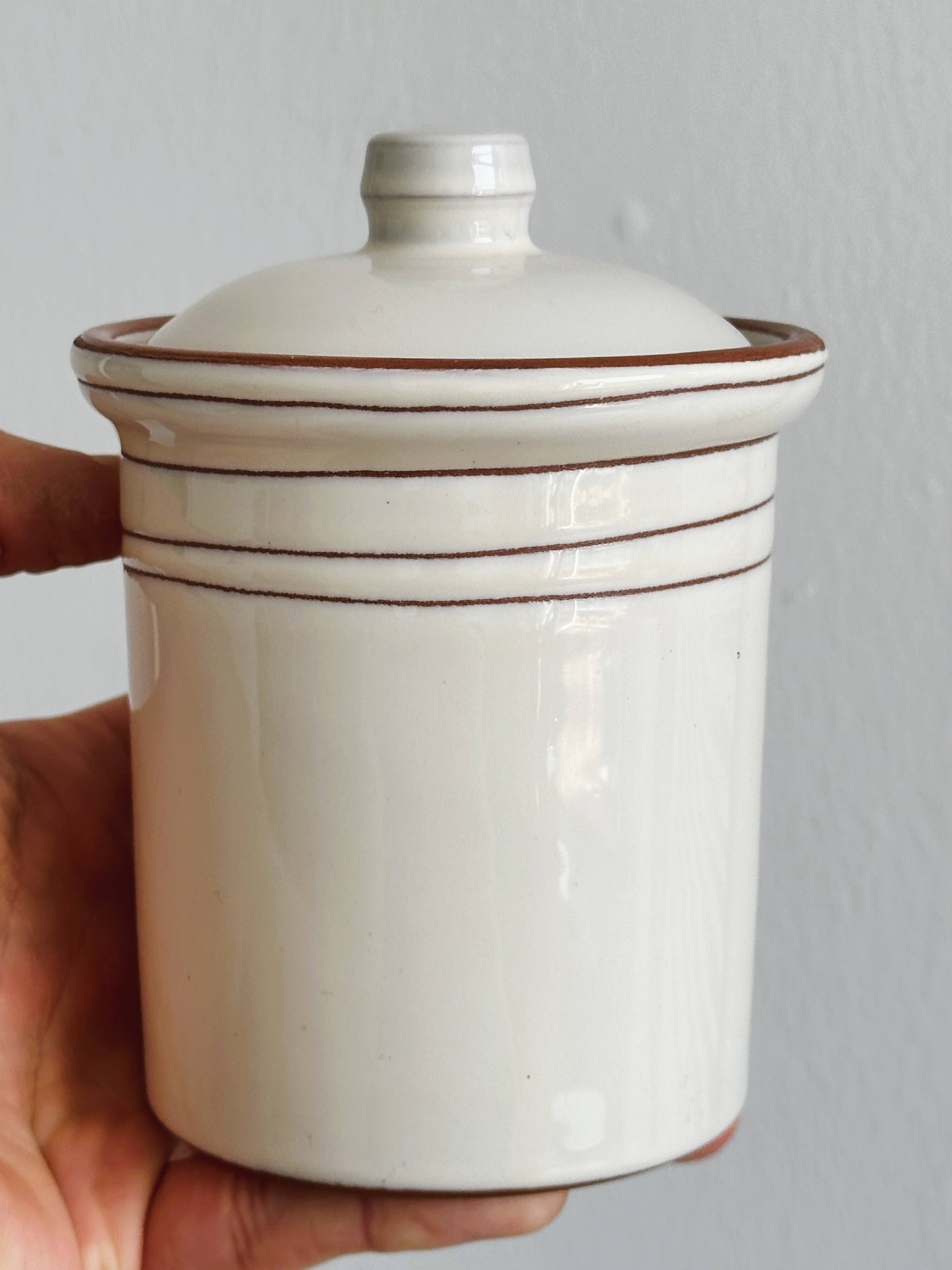 Ceramic sugar bowl with lid