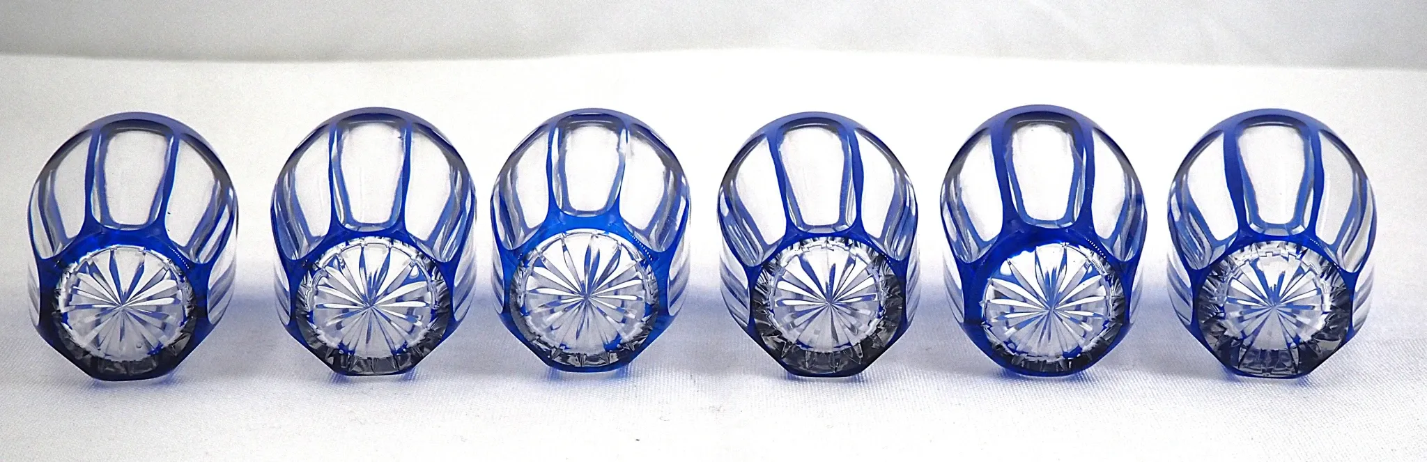 Saint Louis, 6 liqueur glasses, double blue crystal, excellent condition, Art Deco.