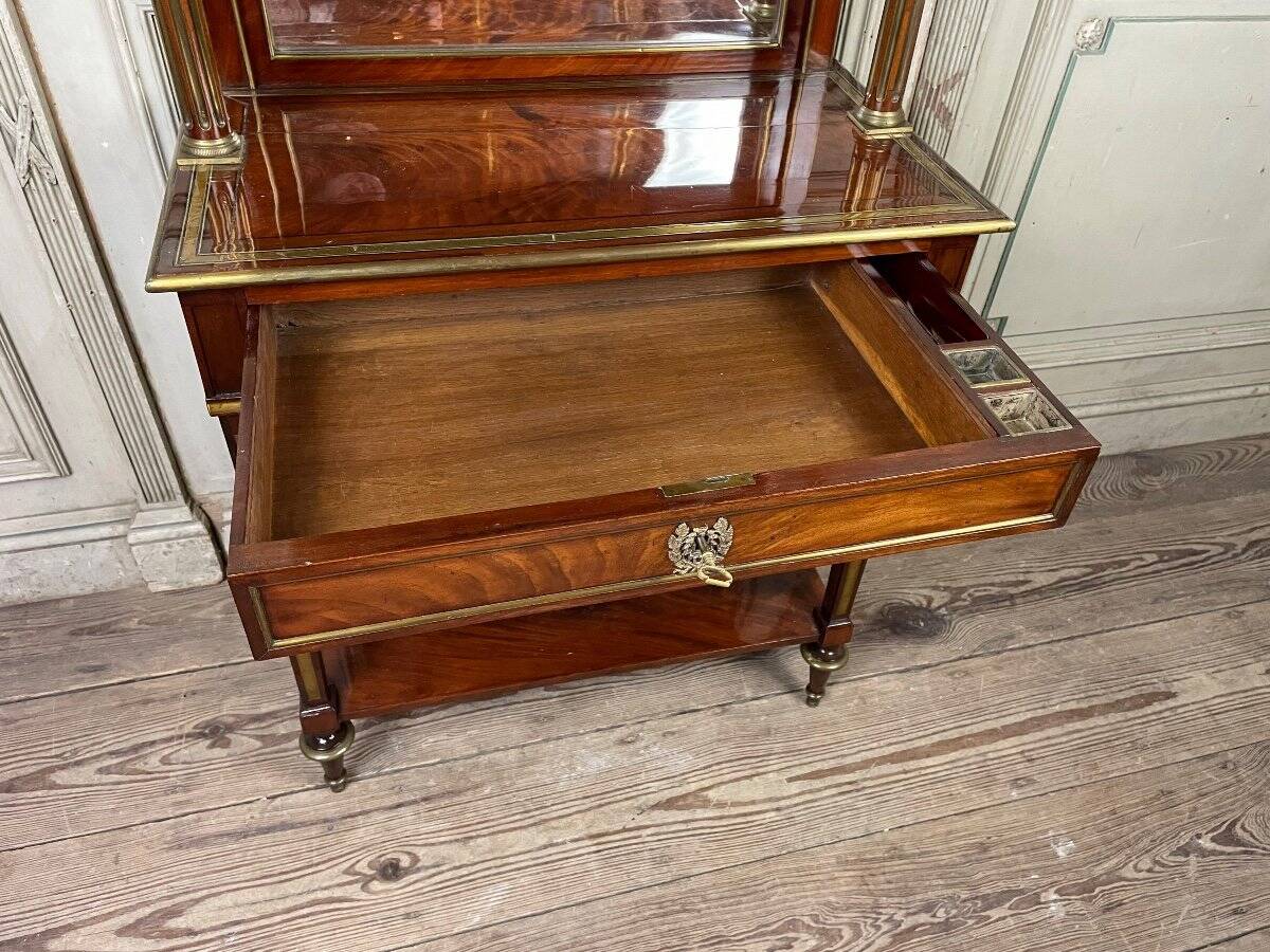 Bonheur du jour in mahogany and brass inlay, late 18th century