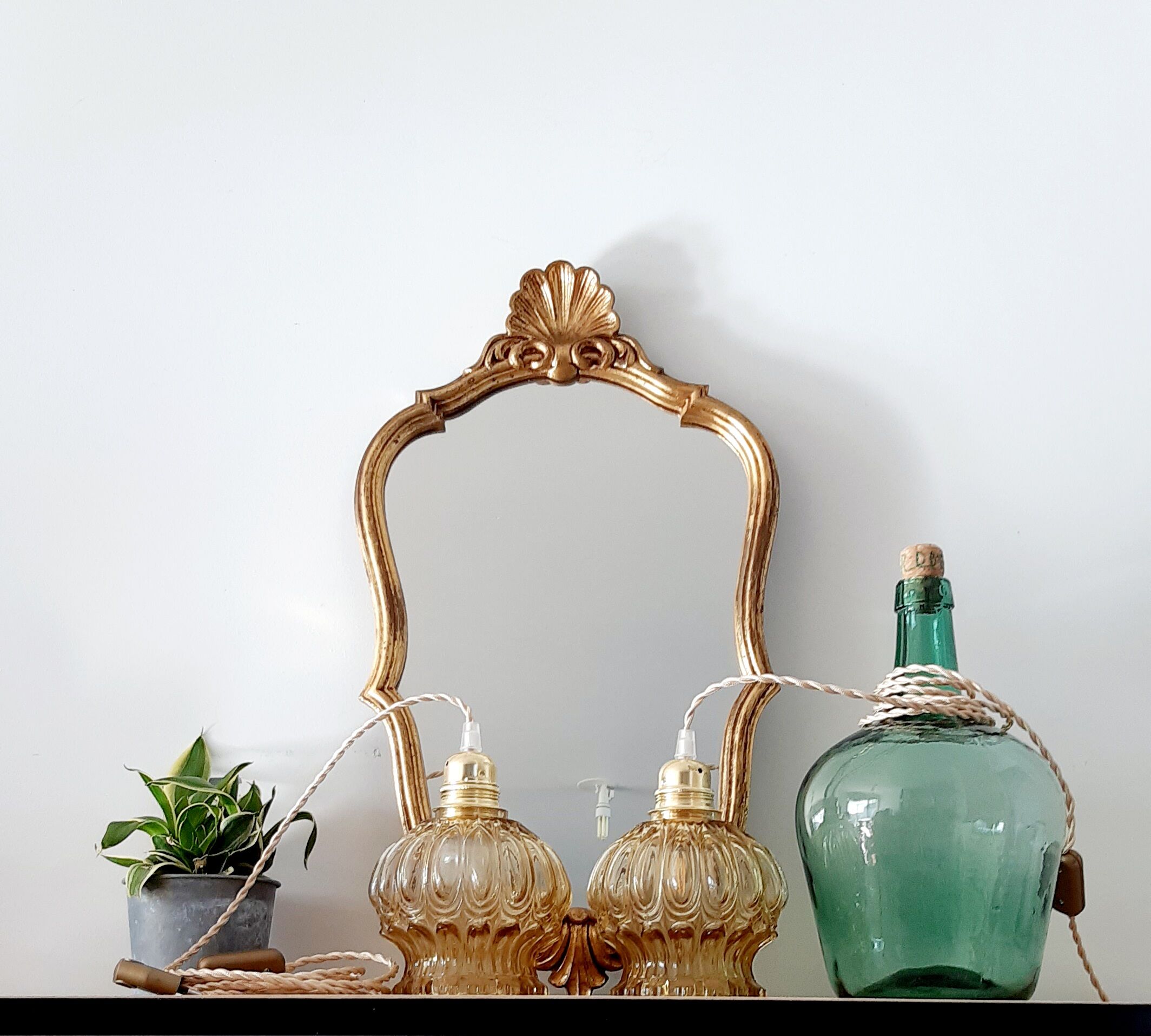 Amber vintage hand lamp