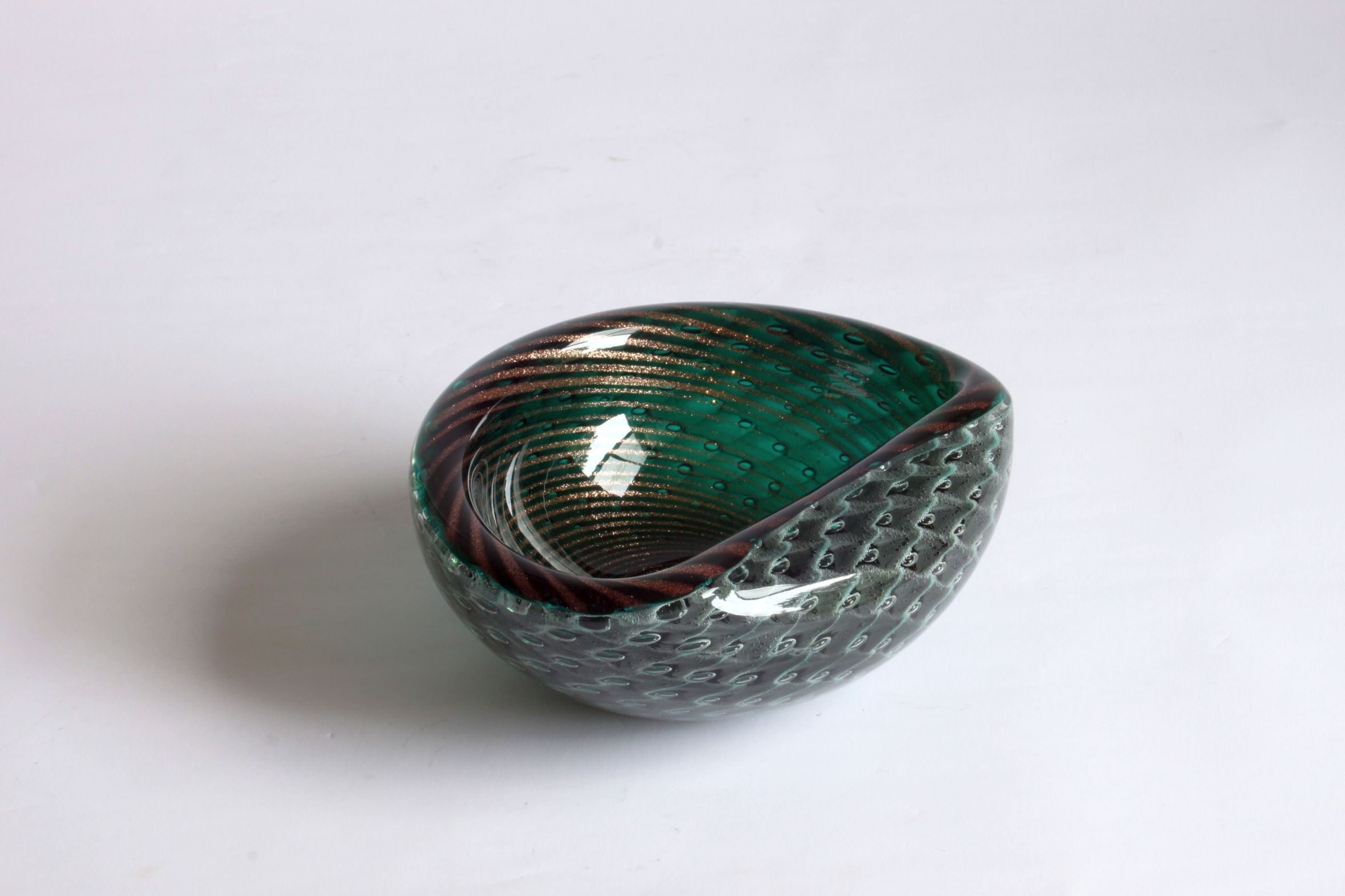 Gold flecked green bullicante and filigrana bowl, Murano 1950.
