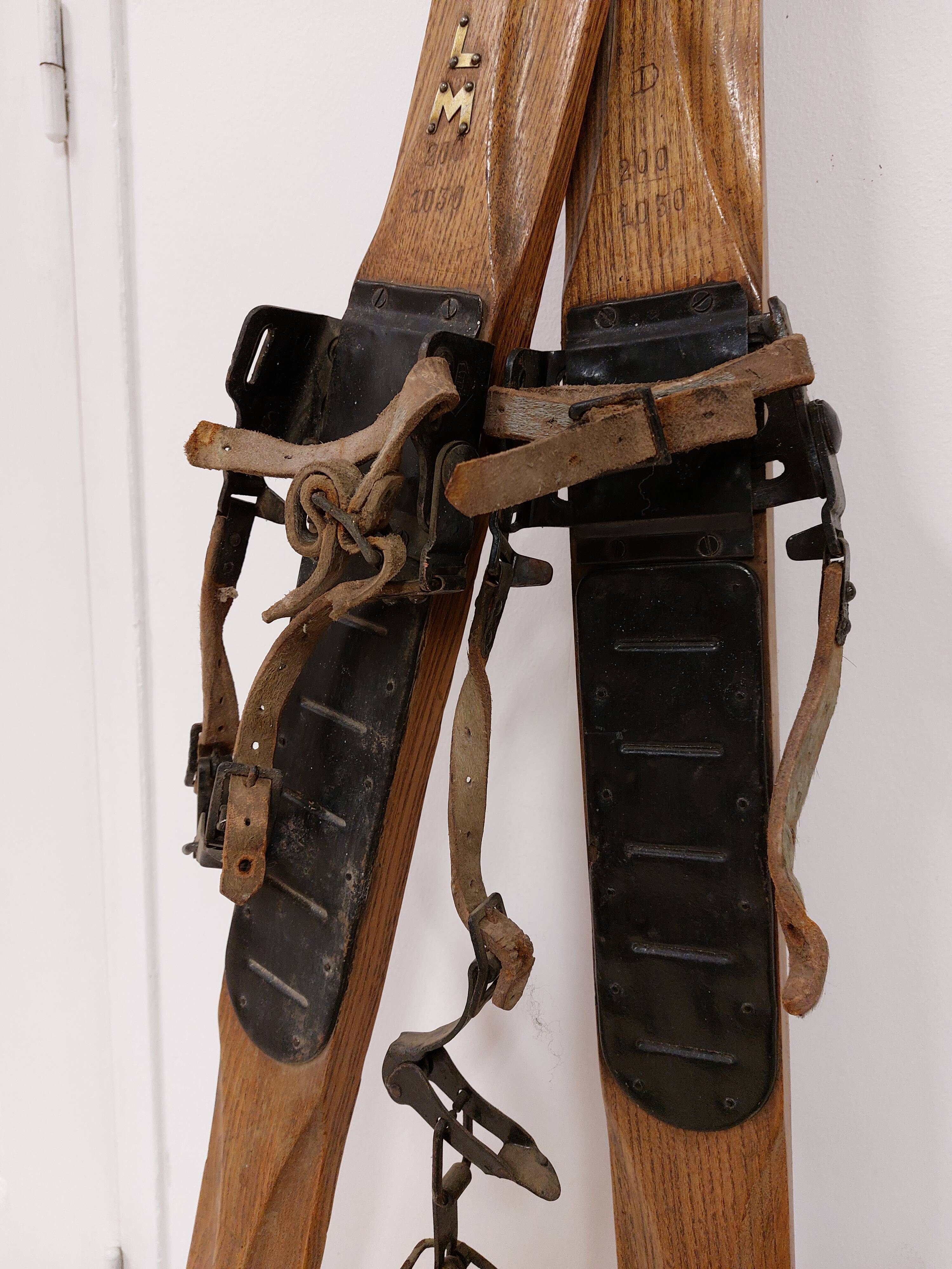 Pair of old wooden skis 195 cm