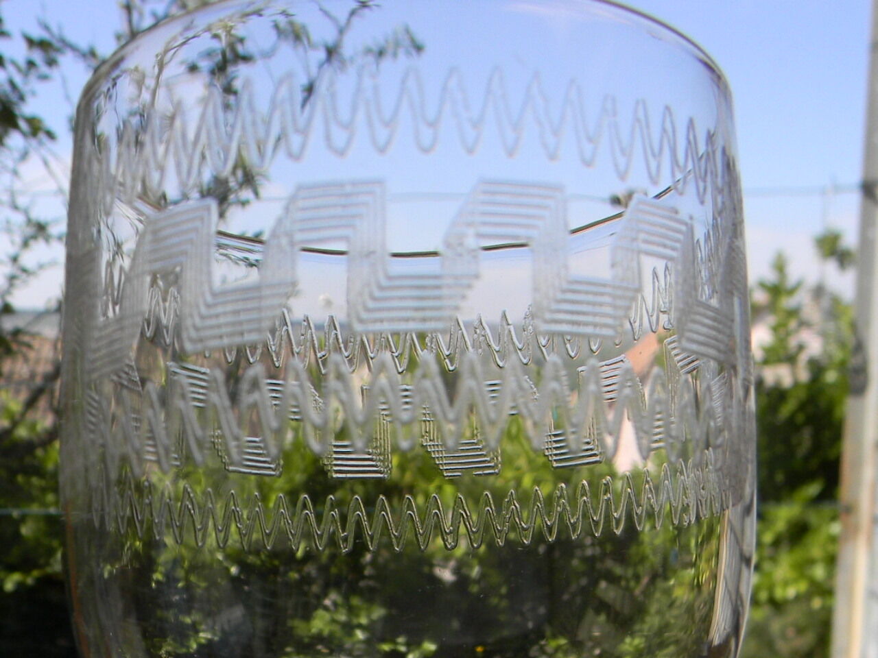 Set of 4 old balloon glasses in blown glass, engraved frieze