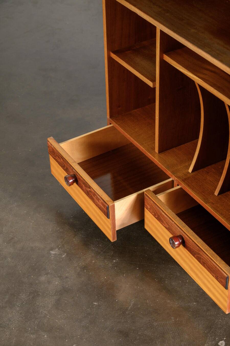 Storage furniture / bookshelf