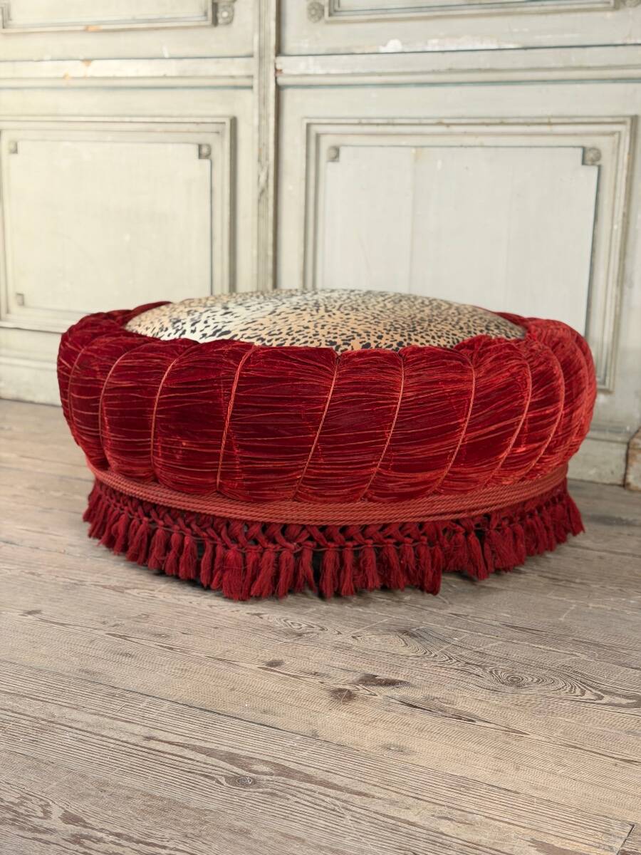 Large velvet pouf with trimmings, around 1880