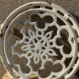 Old trivet in enameled cast iron round format white vintage tableware