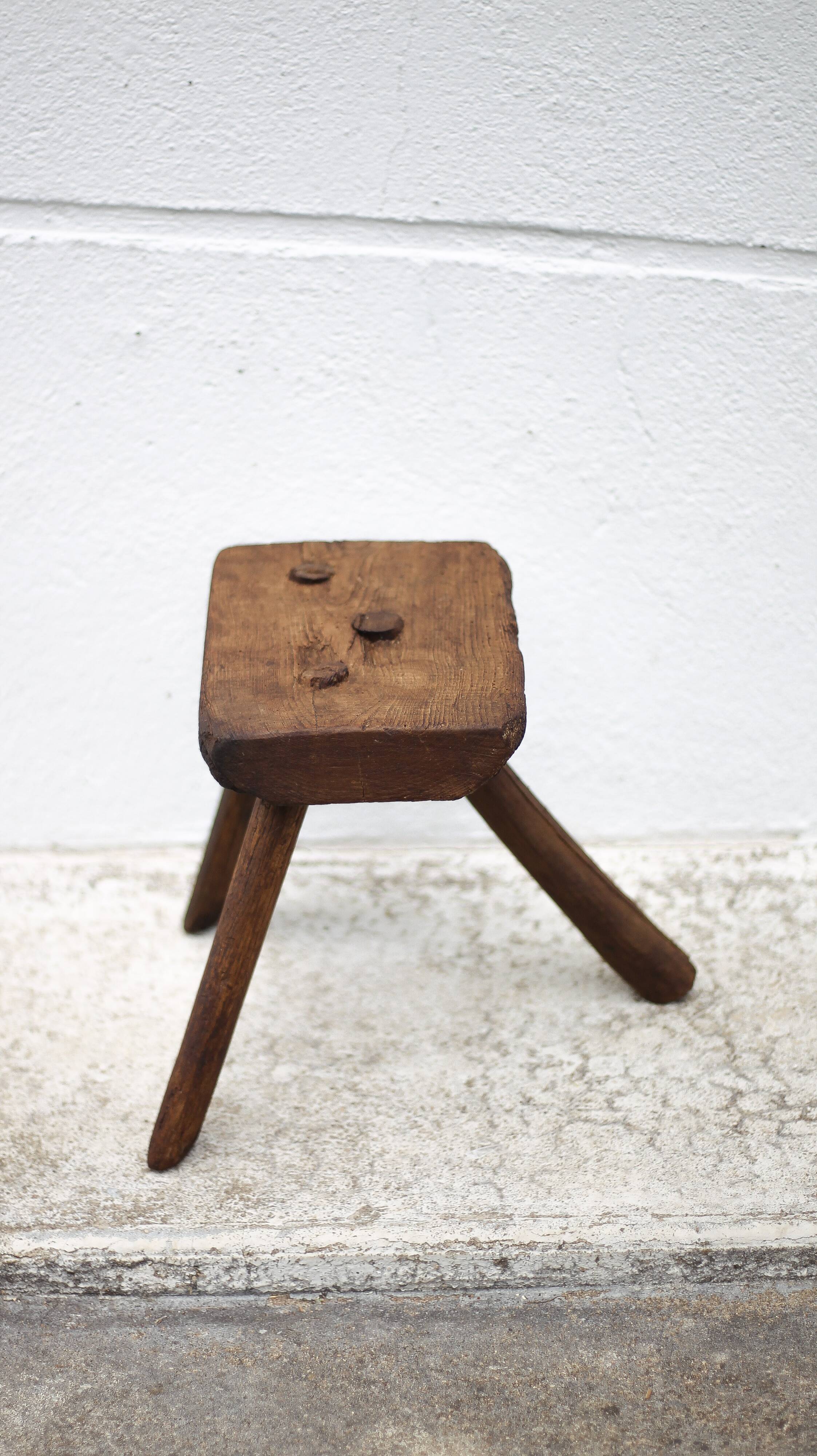 Tabouret bois tripode, tabouret de traite, porte-plante bois