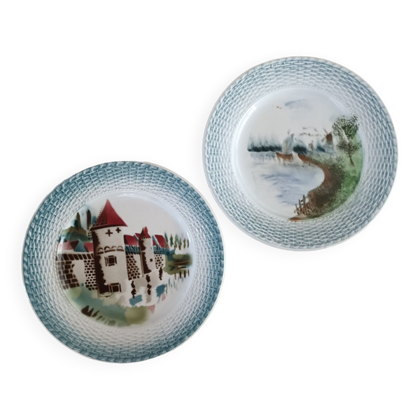 2 assiettes Saint Amand décor château