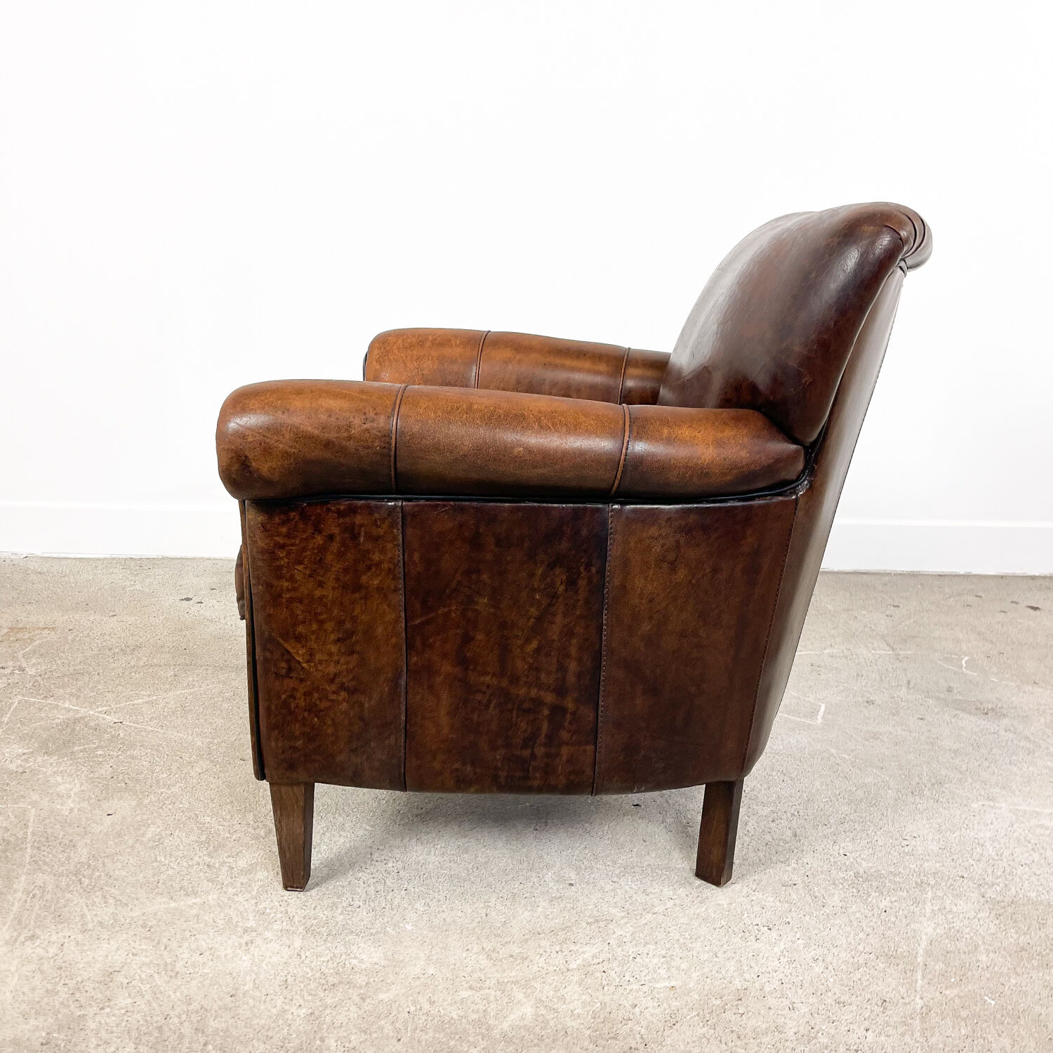 Fauteuil en cuir de mouton foncé fijnaart