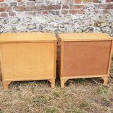 2 anciens tables de chevet en bois blond