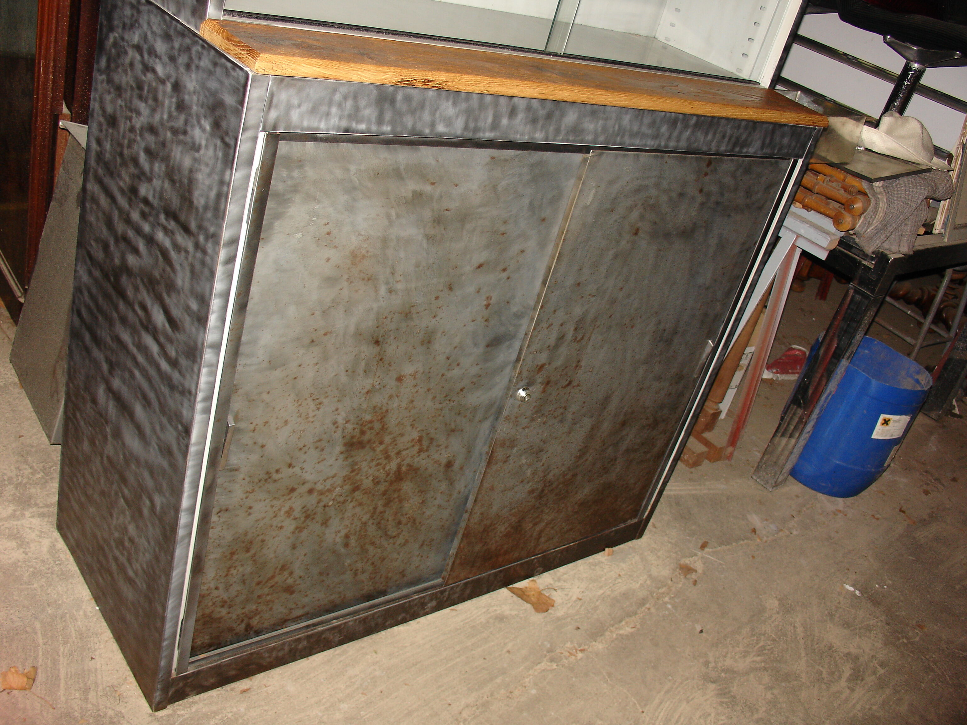 Buffet or Bookcase 2 bodies in polished and varnished steel circa 1960