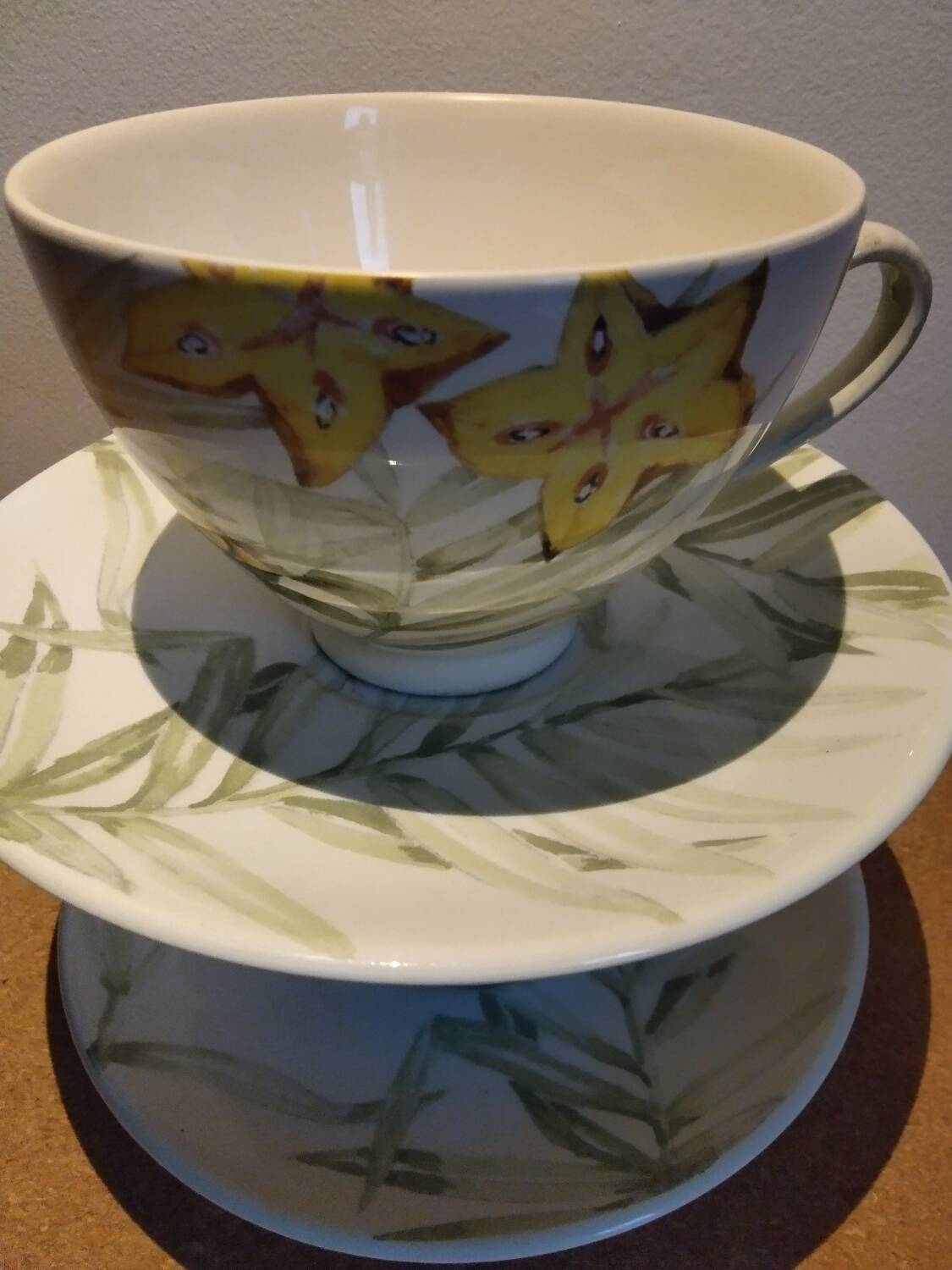2 tasses et leurs soucoupes assorties de la célèbre manufacture gien,