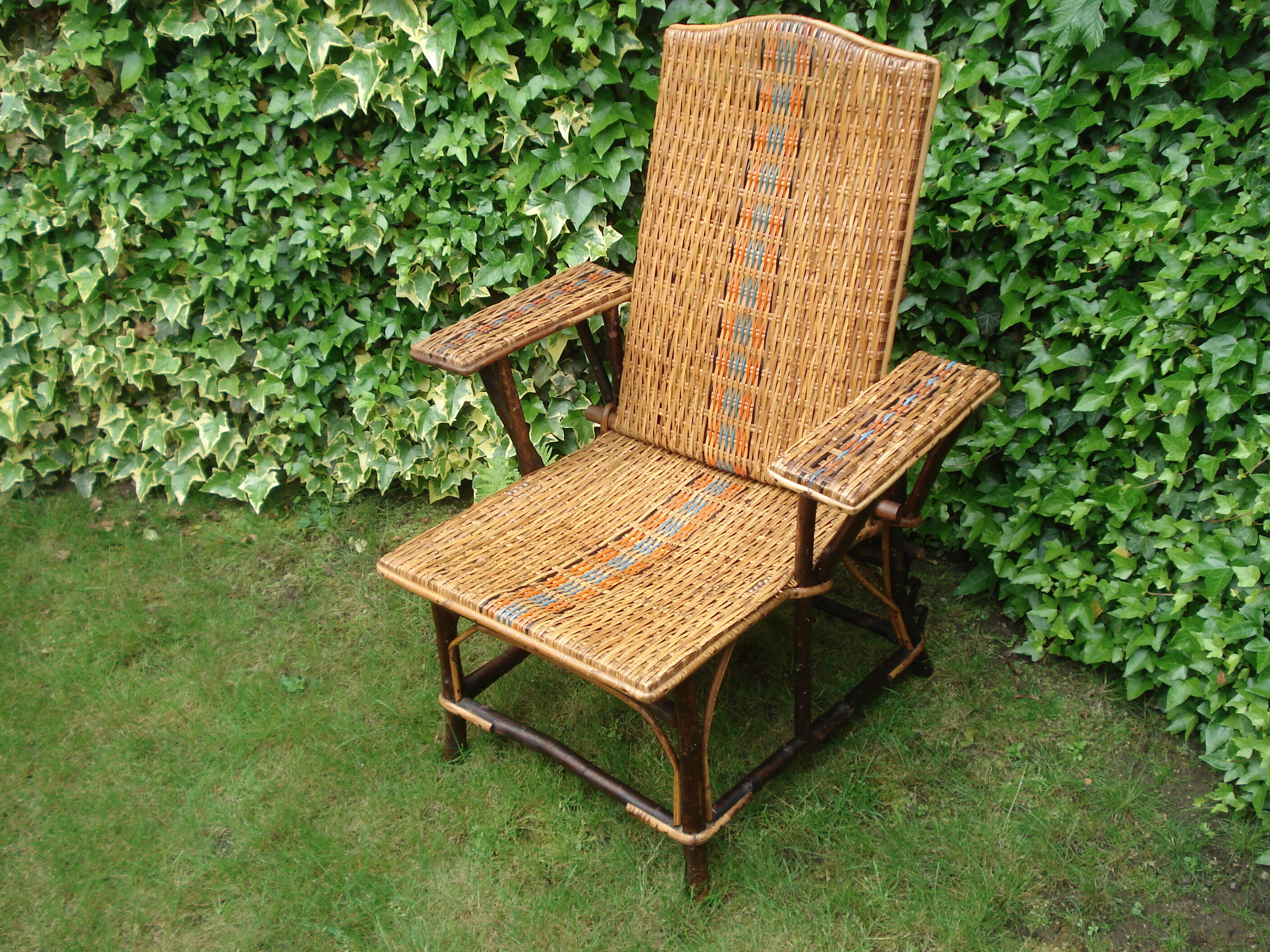 Rattan  and wicker lounge chair vintage 1920