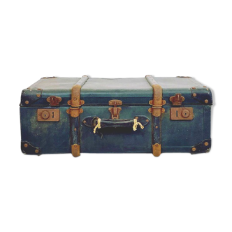 Valise en carton avec armature en bois