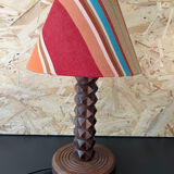 Lampe en bois sculpté avec abat jour