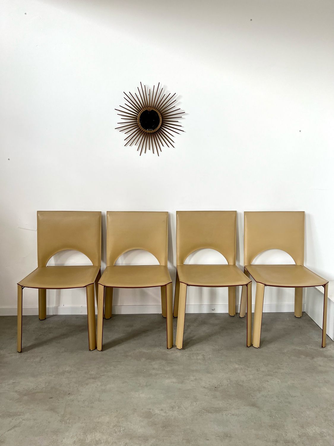 Lot 4 chairs all leather cream design 70s/80s Italy vintage