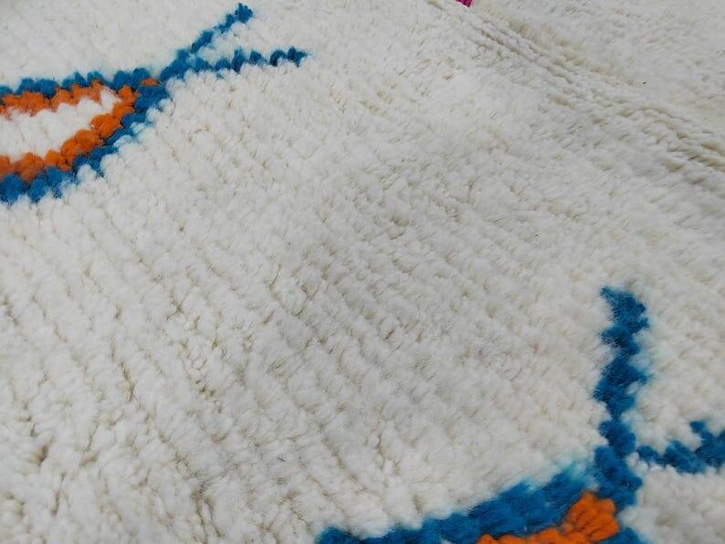 White Berber rug with decoration, 250cm x 150cm