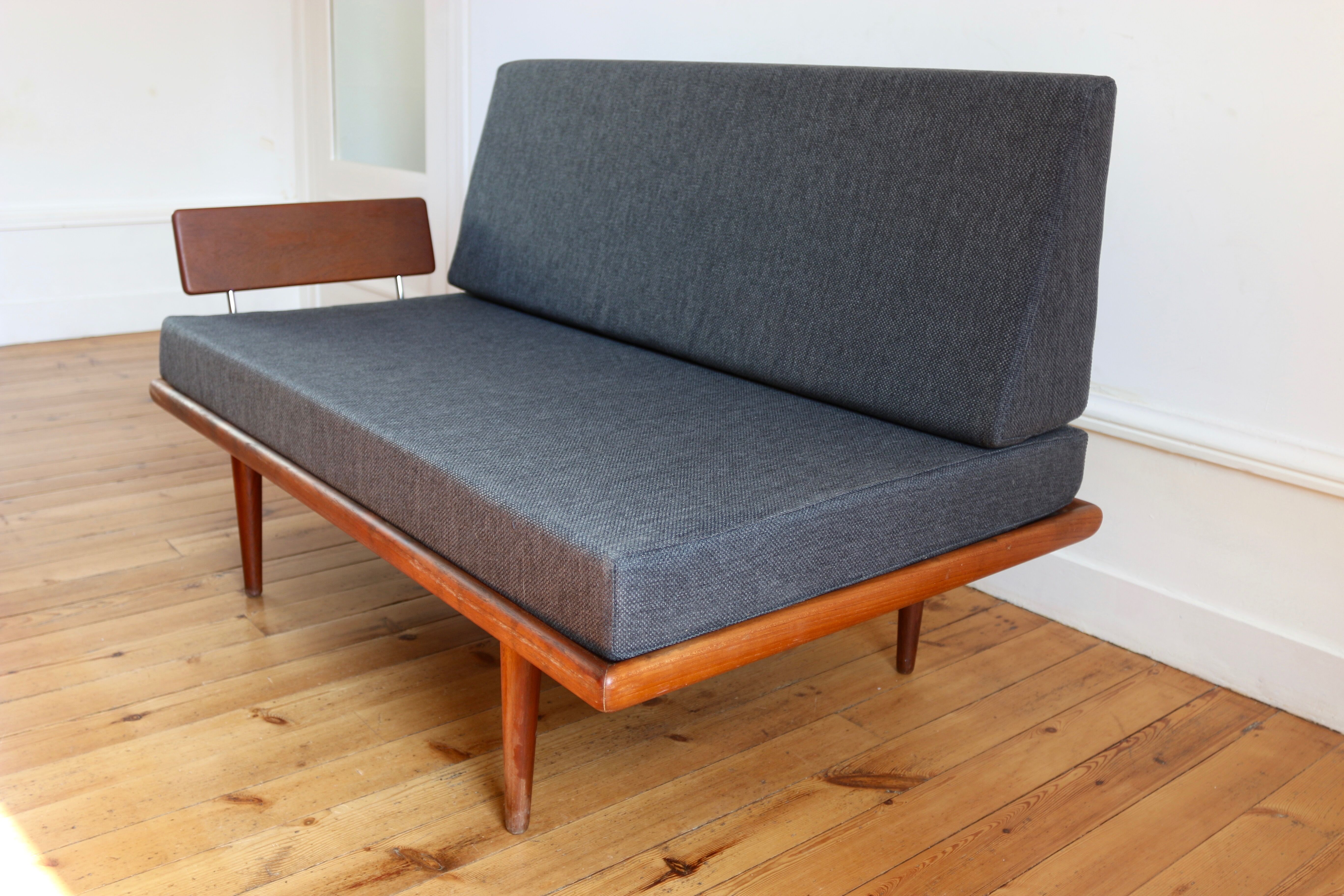 Minerva  Scandinavian day bed by Peter Hvidt et Orla Molgaard