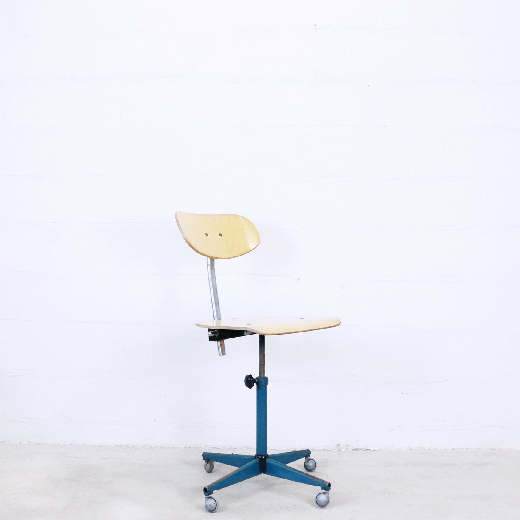 Roulette rotary architect chair
