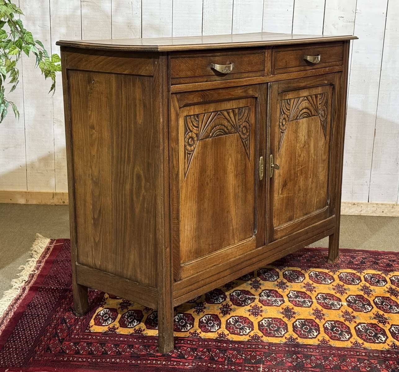 Rustic Art Deco buffet from the 1930s in chestnut wood.