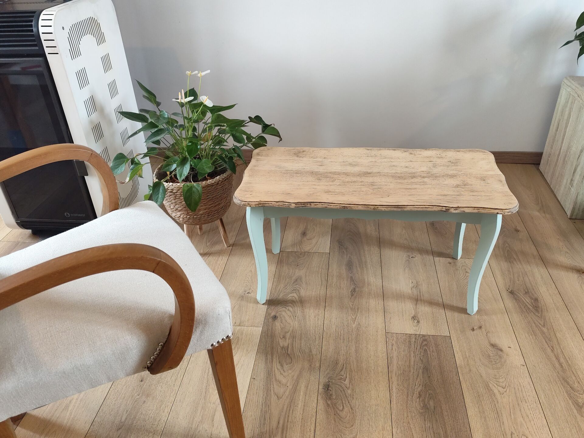 Small coffee table country style