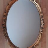 Miroir mural ovale en bois doré