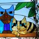 Vitrail artisanal vintage – motif chats – 60 × 68 cm – pièce unique en verre