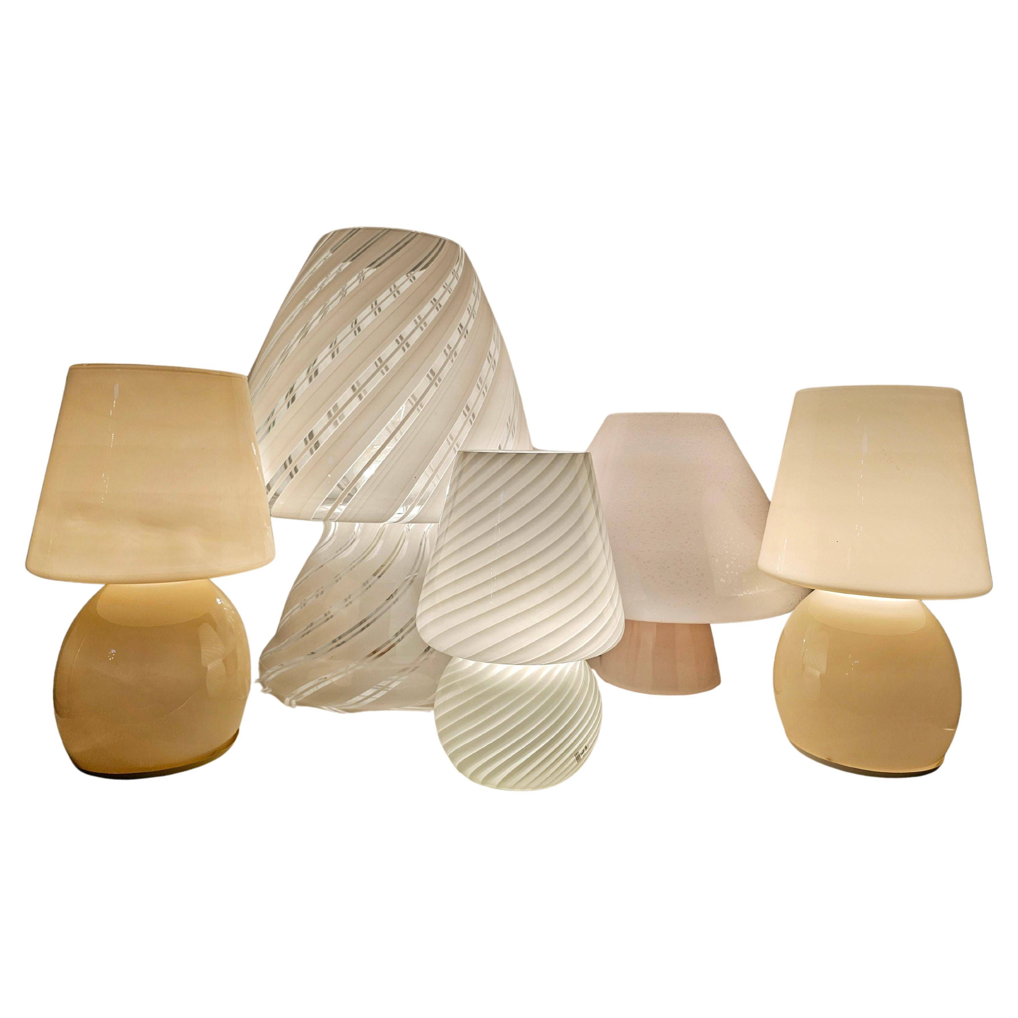 Set of 5 Mid-Century Modern mushroom table lamps in Murano glass.