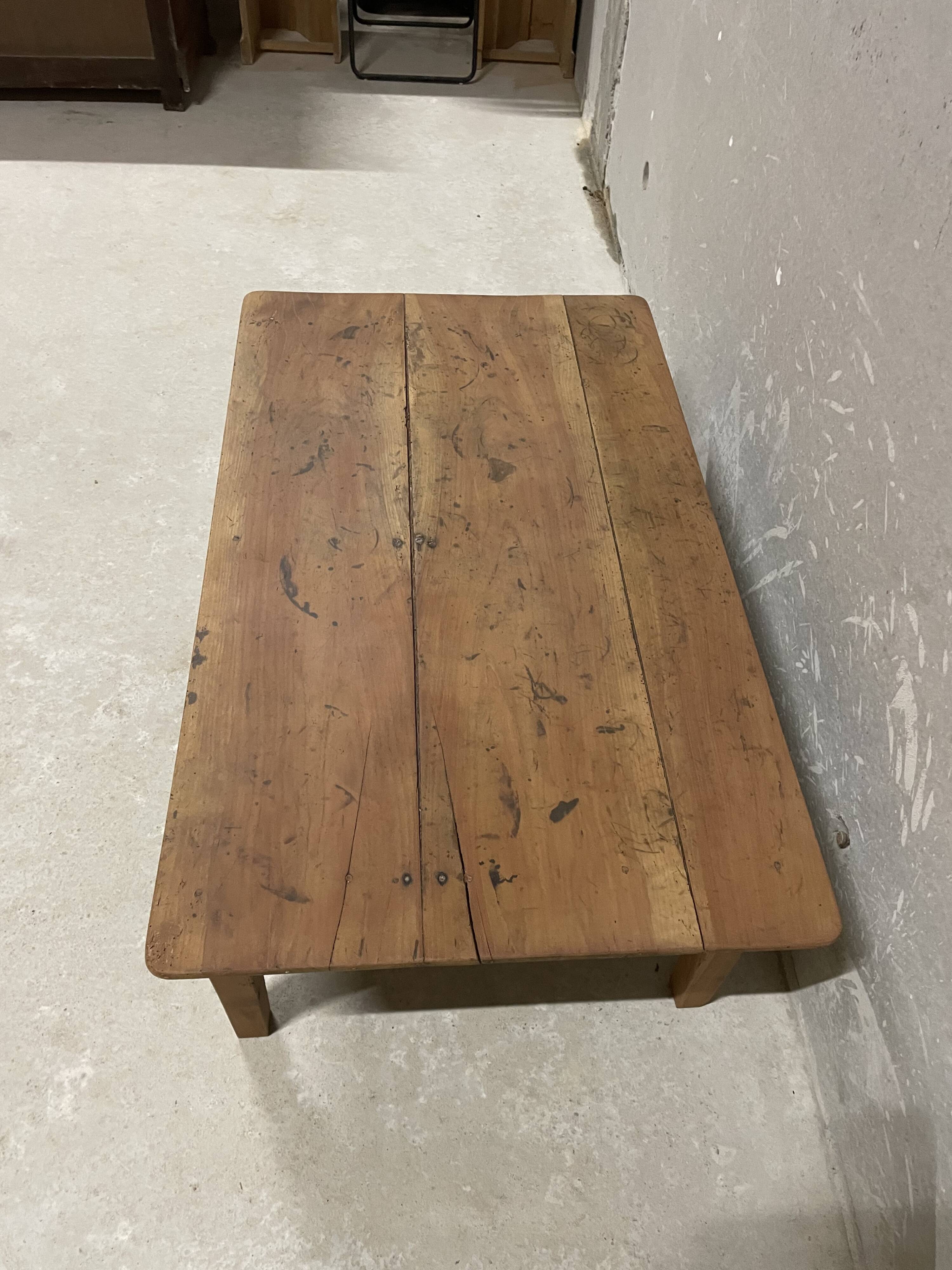 Solid wood coffee table with 2 drawers – chic country style