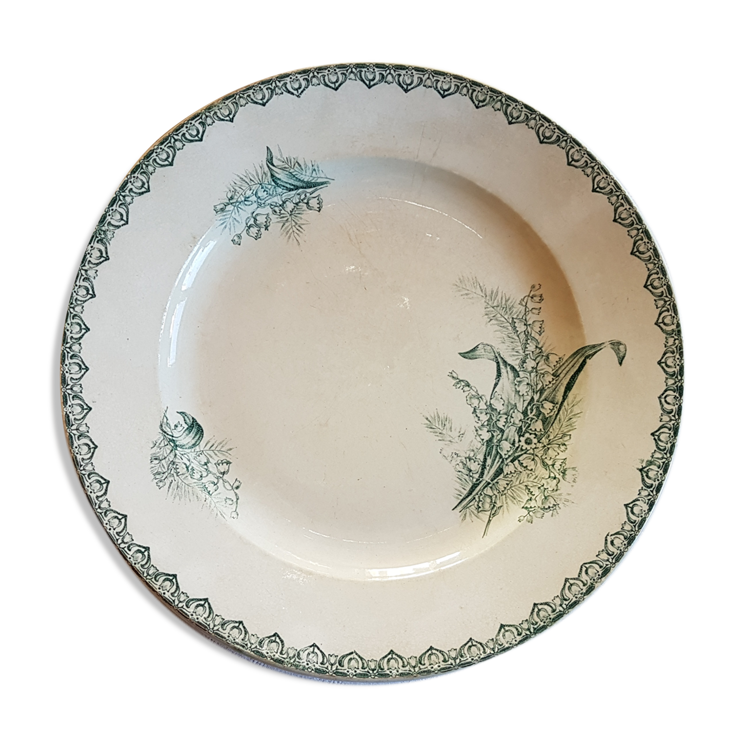 Saint Amand earthenware dish decorated with flowers